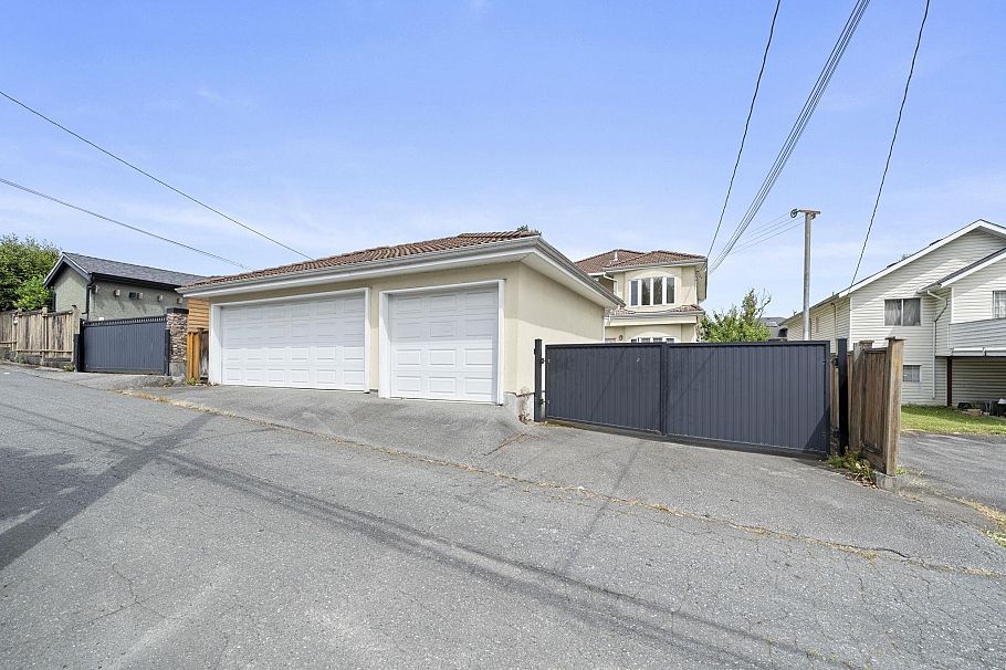 2772 Triumph Street Vancouver, BC - 35
