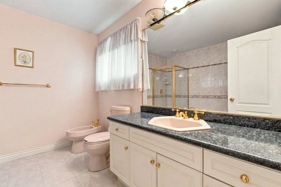 3262 W 12th Avenue Vancouver, BC - 24