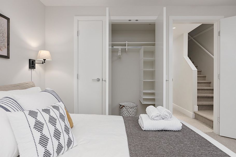 7476 Granville Street Vancouver, BC - 16