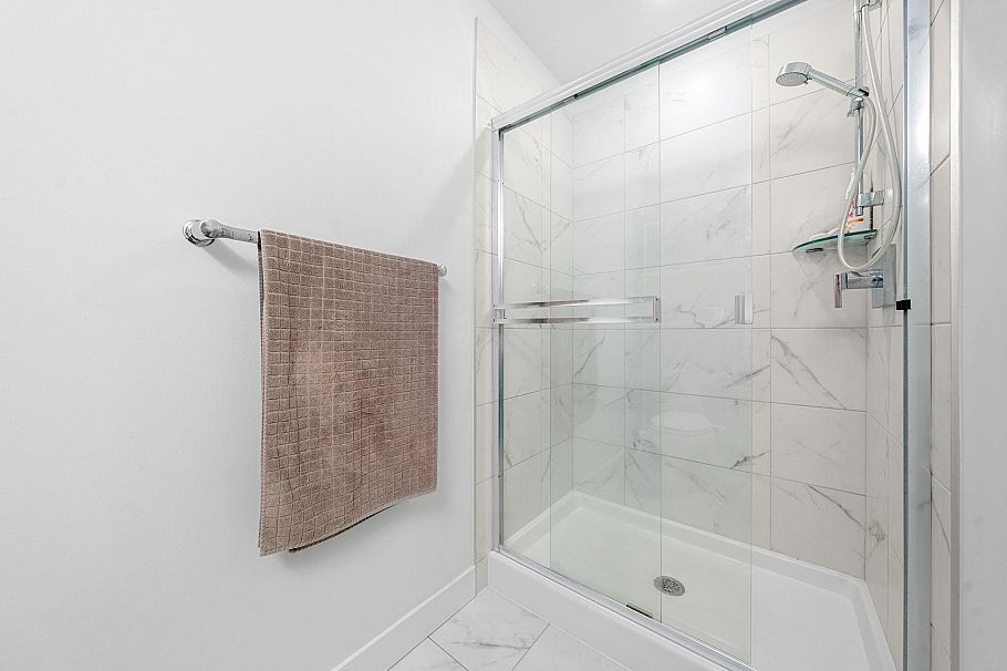 412 719 W 3rd Street North Vancouver, BC - 16
