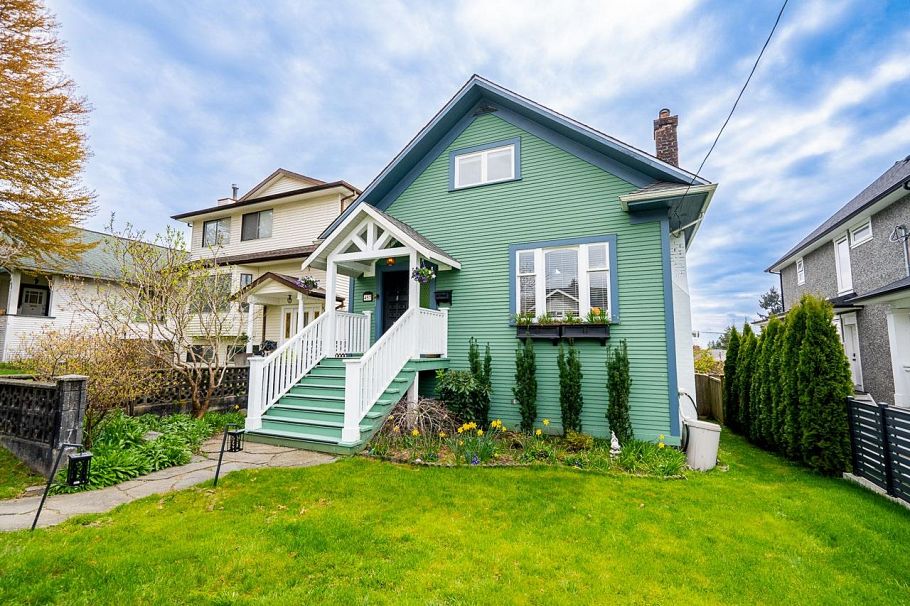 457 E 11th Street North Vancouver, BC - 38