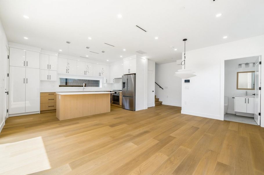2 950 W 17th Avenue Vancouver, BC - 11