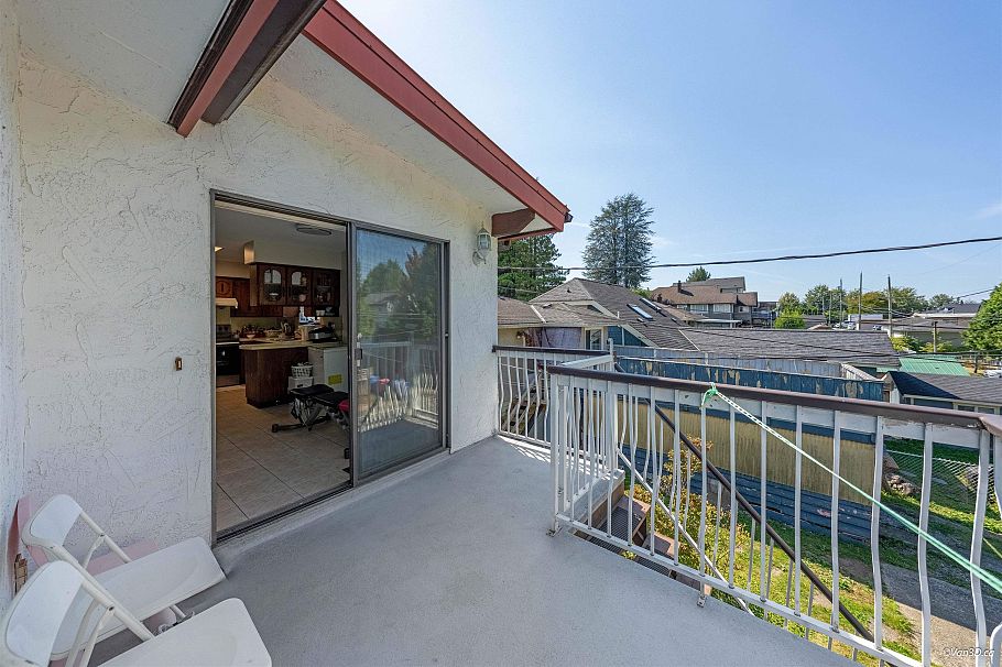 2537 E 27th Avenue Vancouver, BC - 11