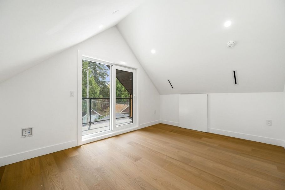 2 950 W 17th Avenue Vancouver, BC - 27