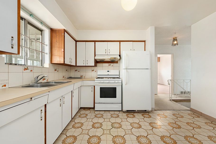 4561 Manor Street Vancouver, BC - 15