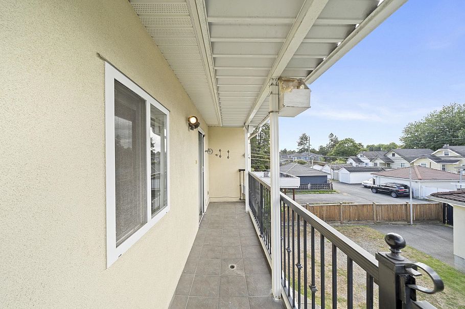 2772 Triumph Street Vancouver, BC - 16
