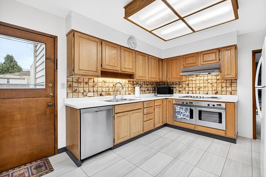 642 W 53rd Avenue Vancouver, BC - 15
