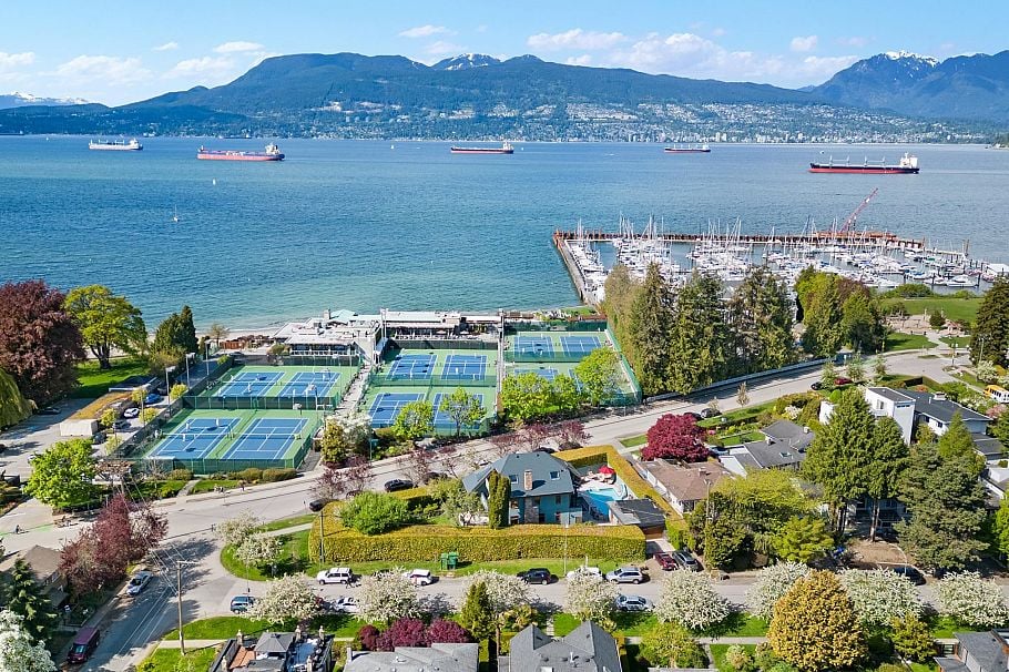 3850 Point Grey Road Vancouver, BC - 2