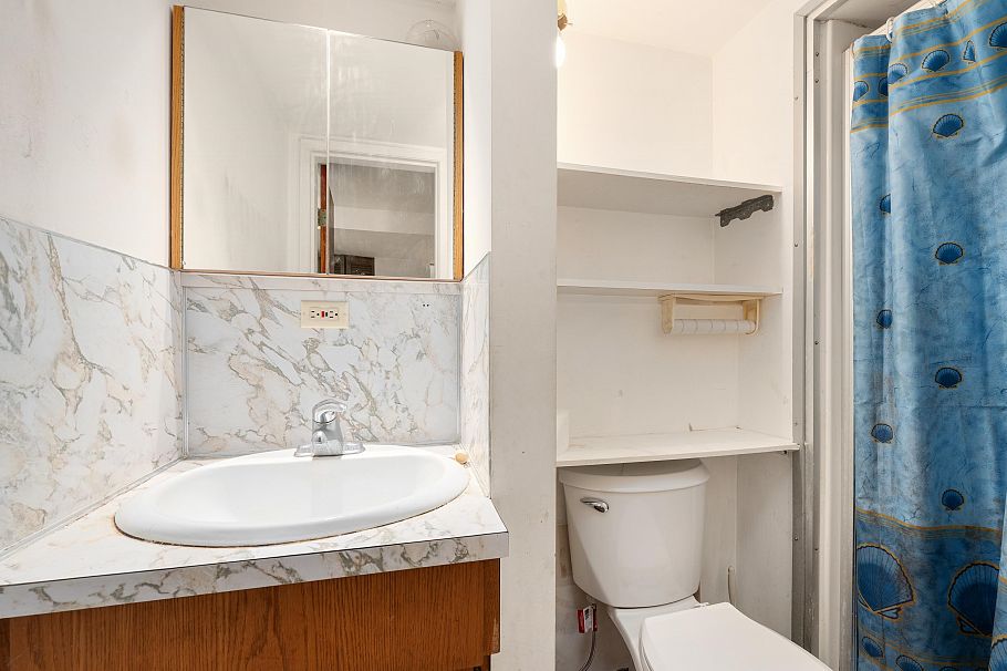 4561 Manor Street Vancouver, BC - 24