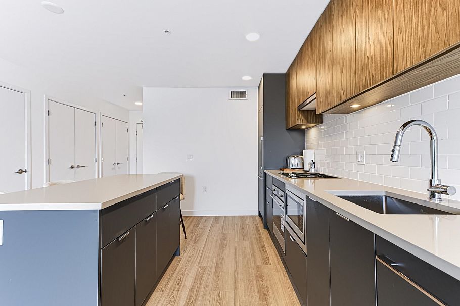 406 2419 Grant Street Vancouver, BC - 11