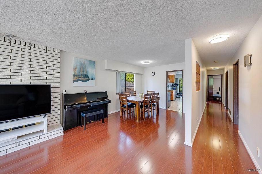 2537 E 27th Avenue Vancouver, BC - 5