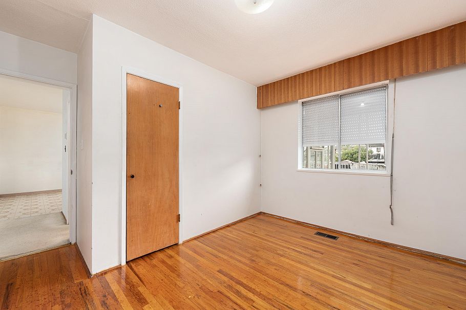 4561 Manor Street Vancouver, BC - 12