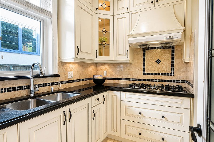 1657 W 58th Avenue Vancouver, BC - 13