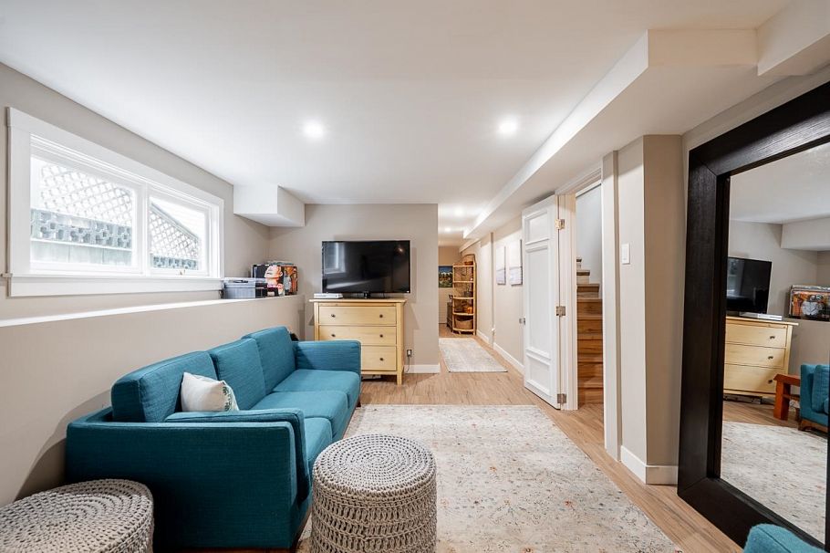 457 E 11th Street North Vancouver, BC - 26