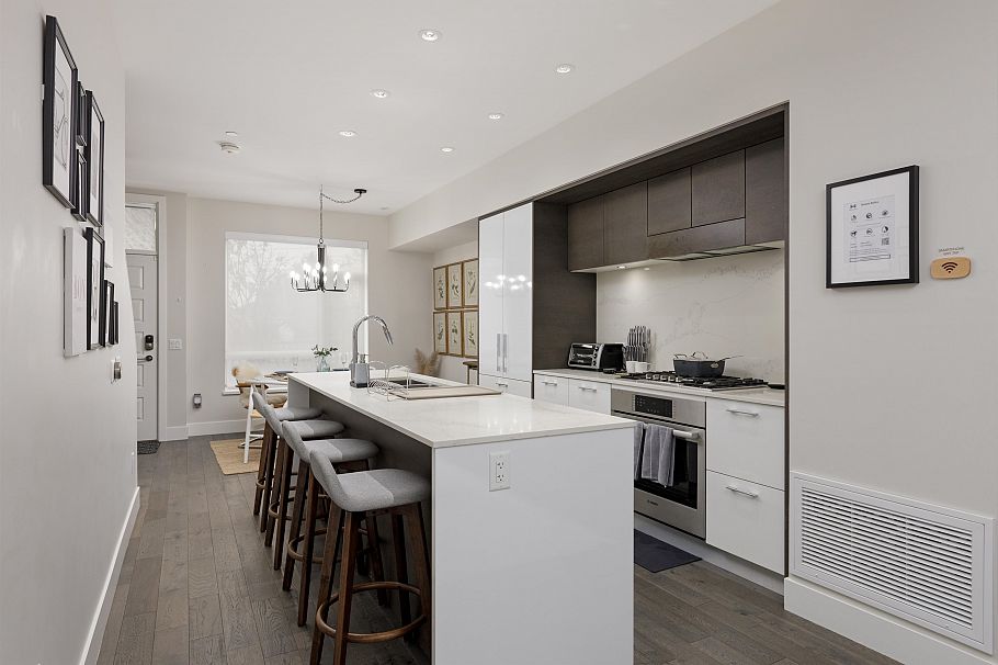 7476 Granville Street Vancouver, BC - 4