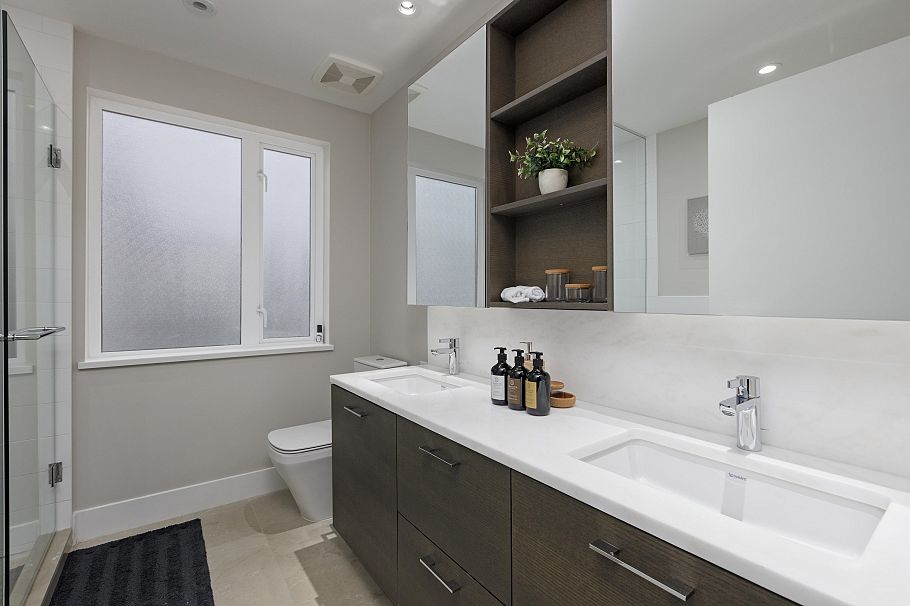 7476 Granville Street Vancouver, BC - 23