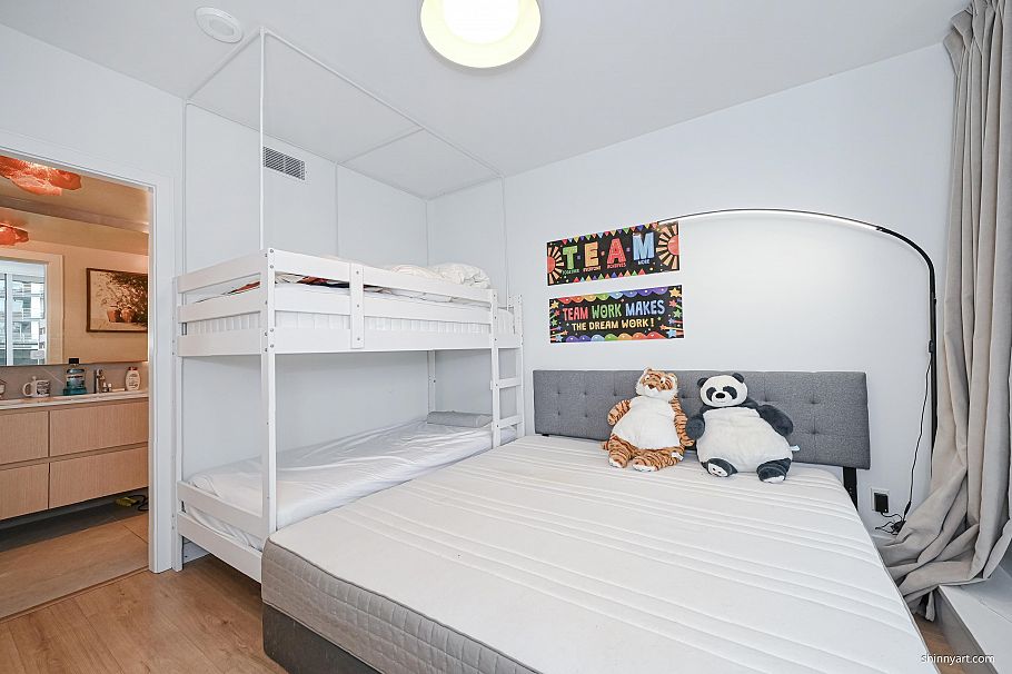 606 1500 Fern Street North Vancouver, BC - 12