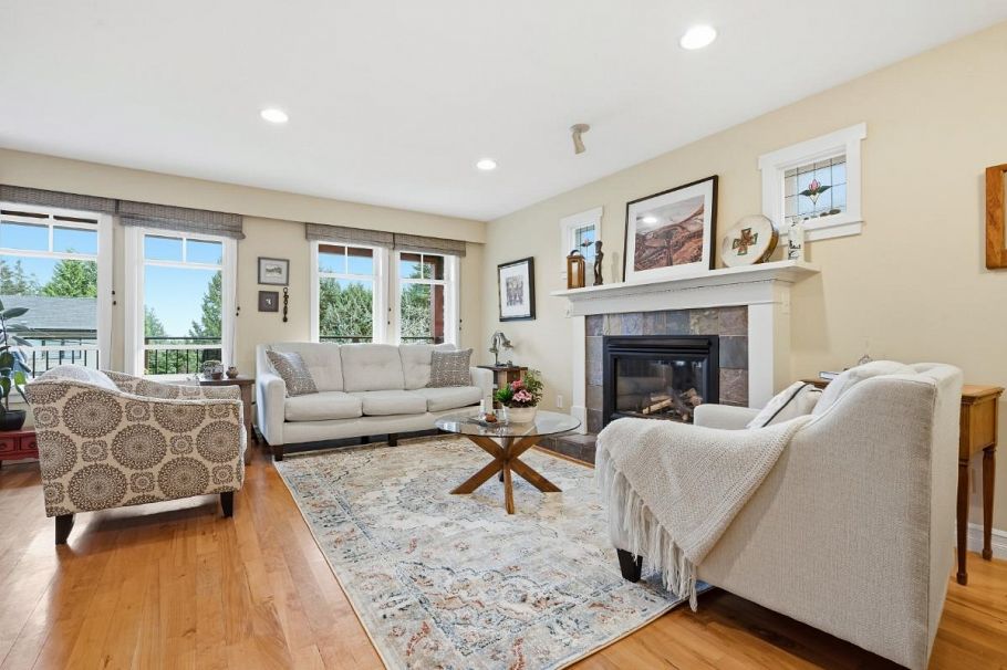 272 E Osborne Road North Vancouver, BC - 2