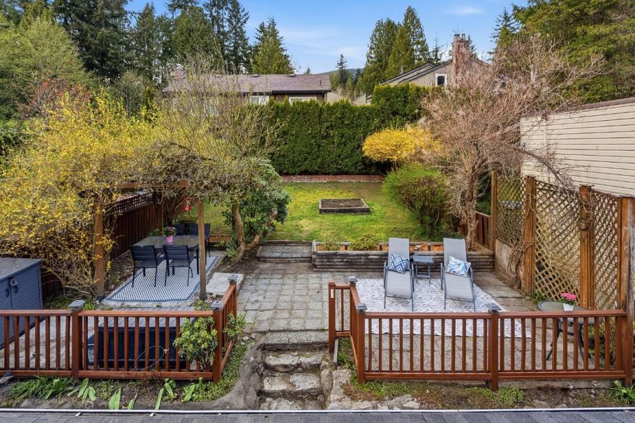 272 E Osborne Road North Vancouver, BC - 3