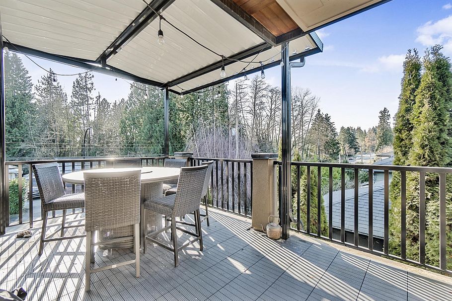 512 W 23rd Street North Vancouver, BC - 32
