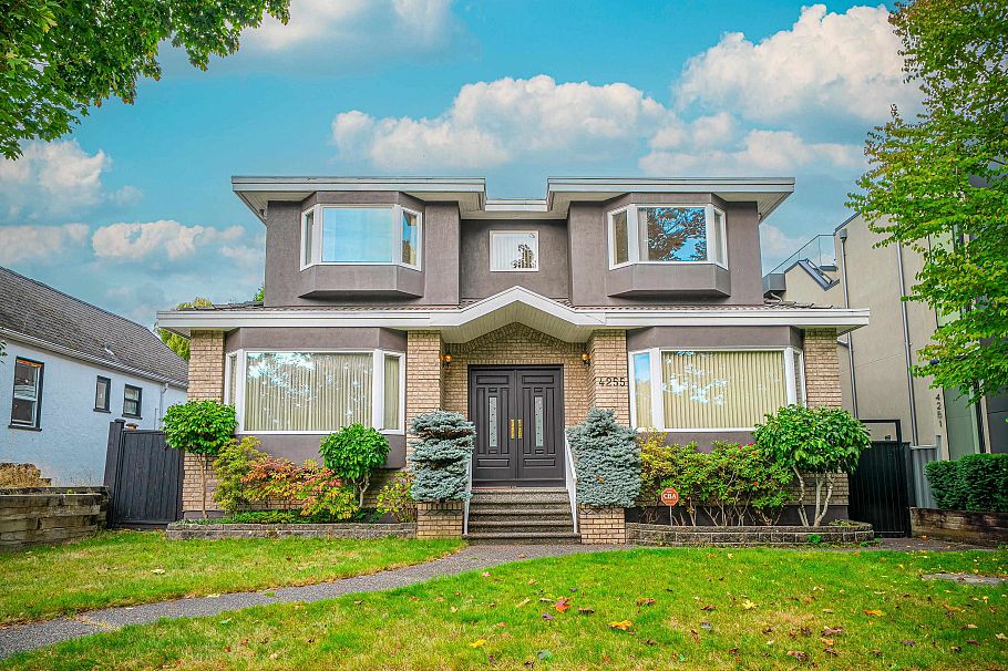 4255 W 15th Avenue Vancouver, BC - 1