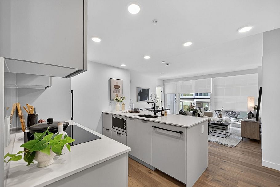 202 8030 Oak Street Vancouver, BC - 1