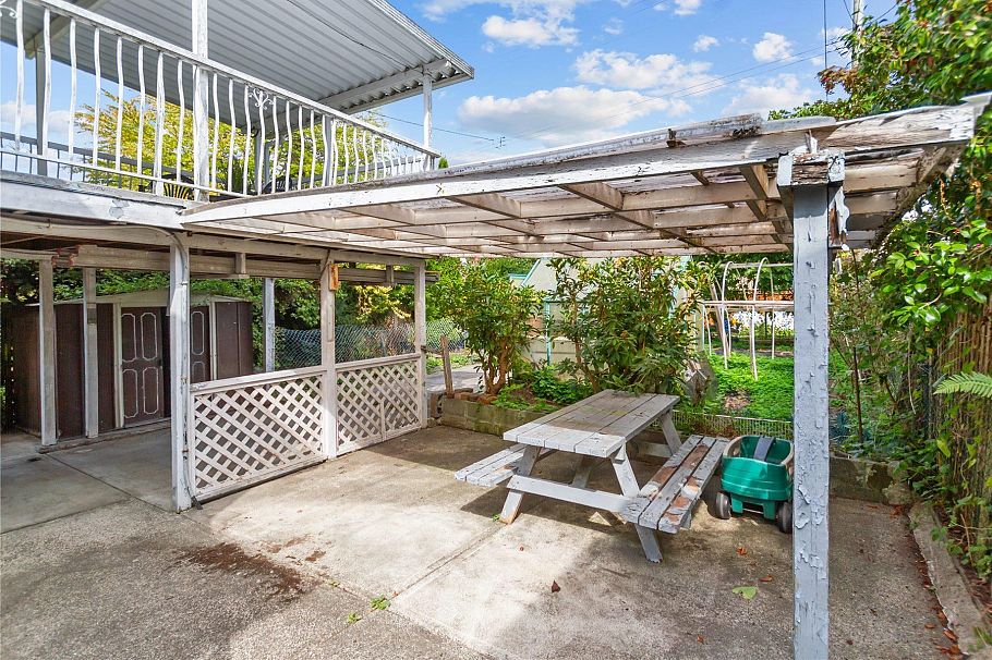 2461 Dundas Street Vancouver, BC - 22