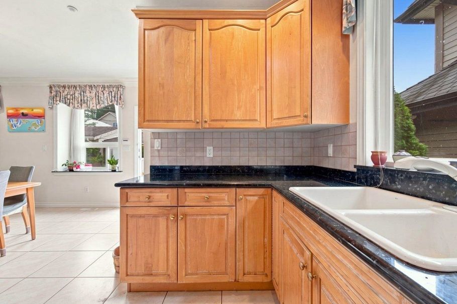 3262 W 12th Avenue Vancouver, BC - 12