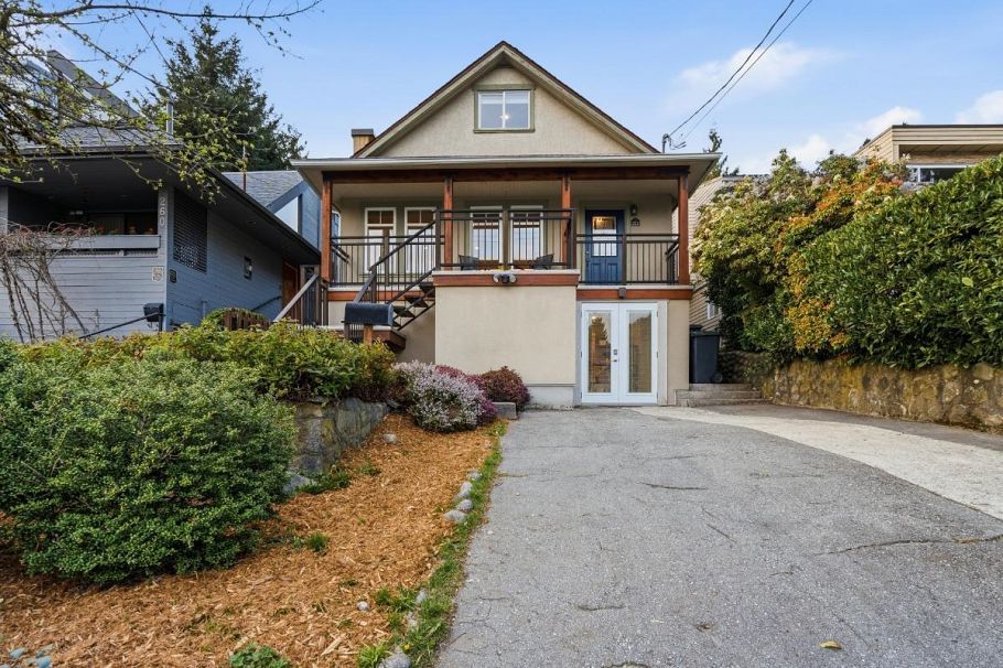 272 E Osborne Road North Vancouver, BC - 1