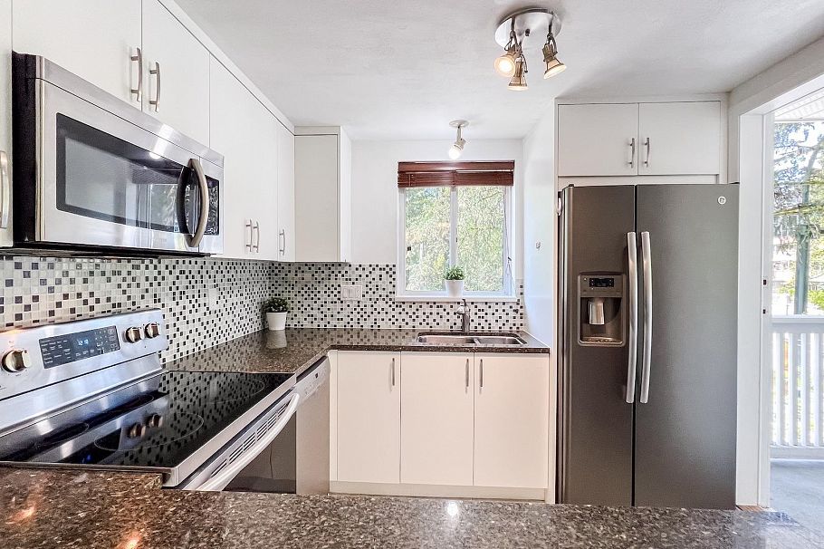 306 1111 Lynn Valley Road North Vancouver, BC - 15
