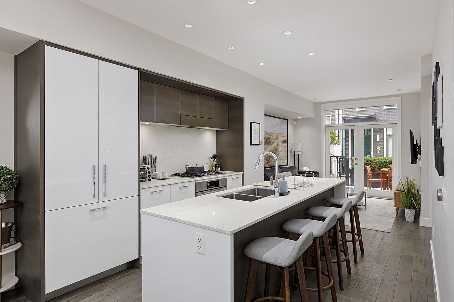 7476 Granville Street Vancouver, BC - 2