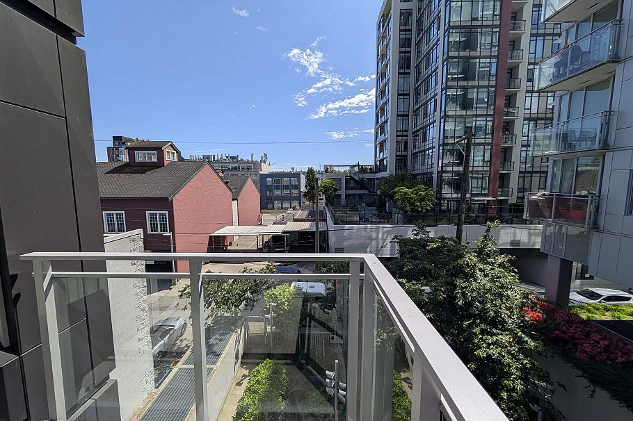 411 1708 Ontario Street Vancouver, BC - 23
