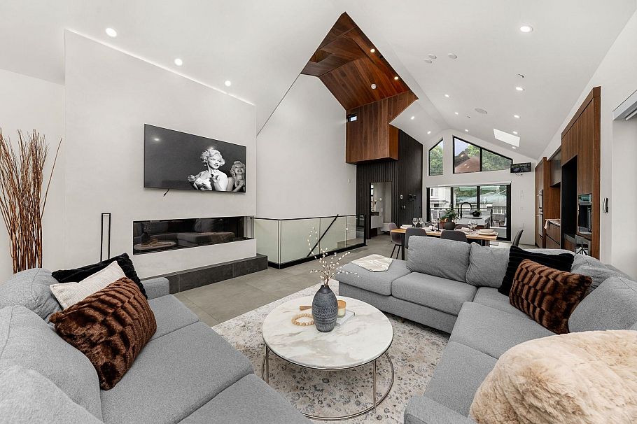 5027 Inverness Street Vancouver, BC - 3
