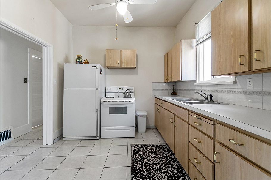 2461 Dundas Street Vancouver, BC - 8