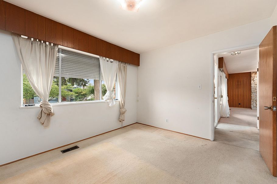 4561 Manor Street Vancouver, BC - 8
