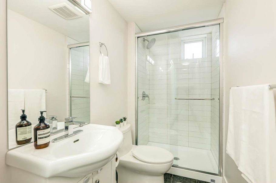 2288 E 33rd Avenue Vancouver, BC - 22