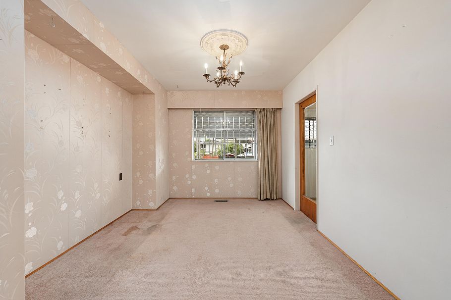 4561 Manor Street Vancouver, BC - 5