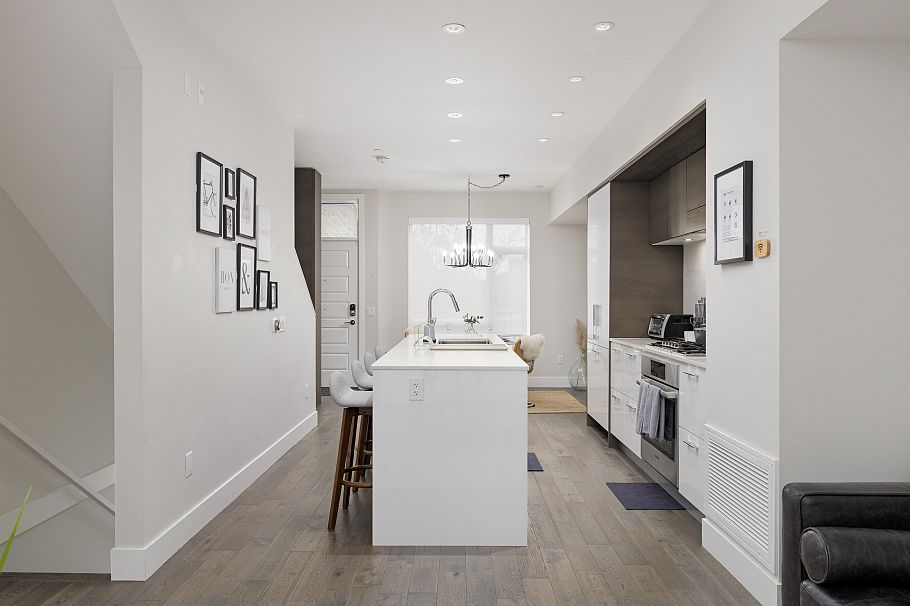 7476 Granville Street Vancouver, BC - 5