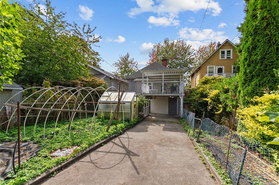 2461 Dundas Street Vancouver, BC - 24