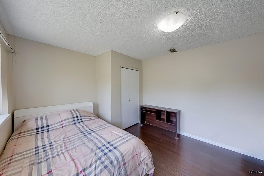 2537 E 27th Avenue Vancouver, BC - 14