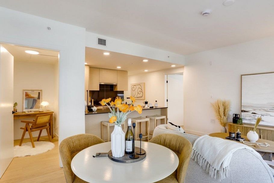 208 8080 Oak Street Vancouver, BC - 8