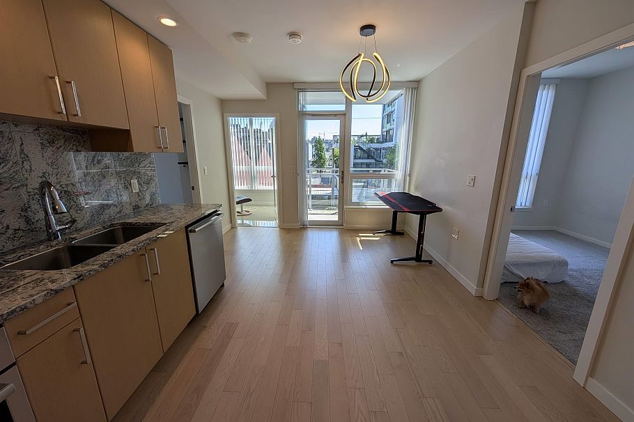411 1708 Ontario Street Vancouver, BC - 1