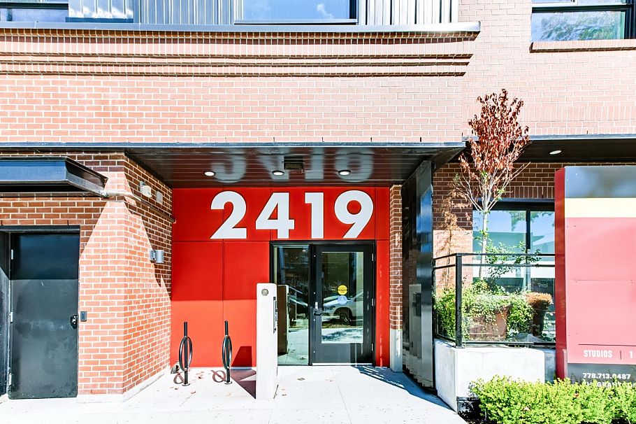406 2419 Grant Street Vancouver, BC - 1