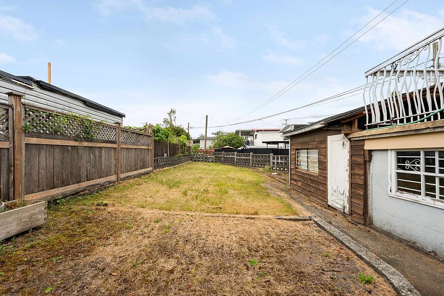 4561 Manor Street Vancouver, BC - 31