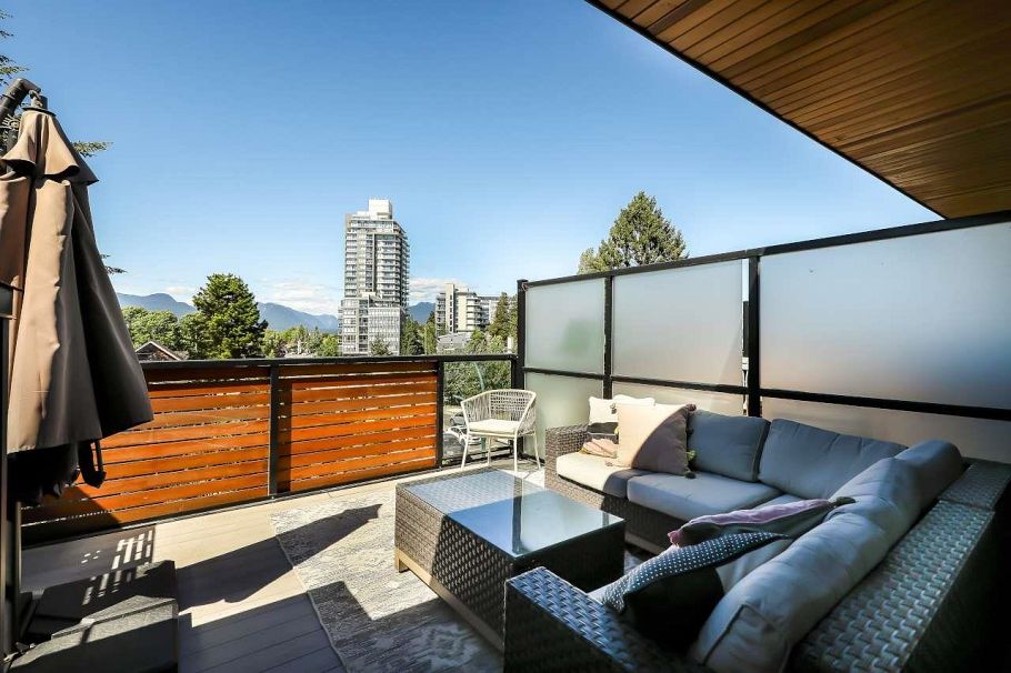 2288 E 33rd Avenue Vancouver, BC - 3