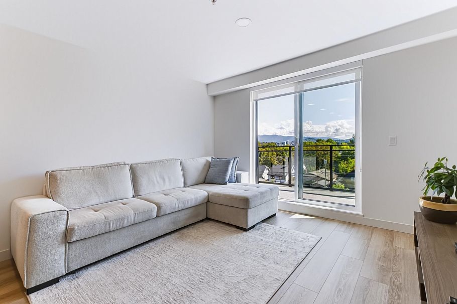 406 2419 Grant Street Vancouver, BC - 4