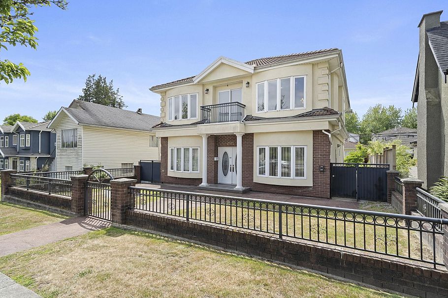 2772 Triumph Street Vancouver, BC - 1