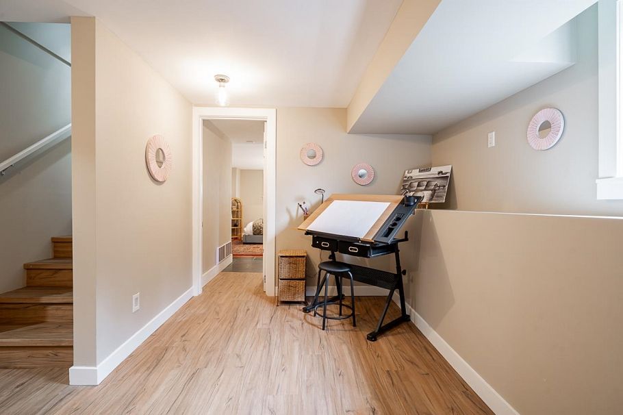 457 E 11th Street North Vancouver, BC - 28
