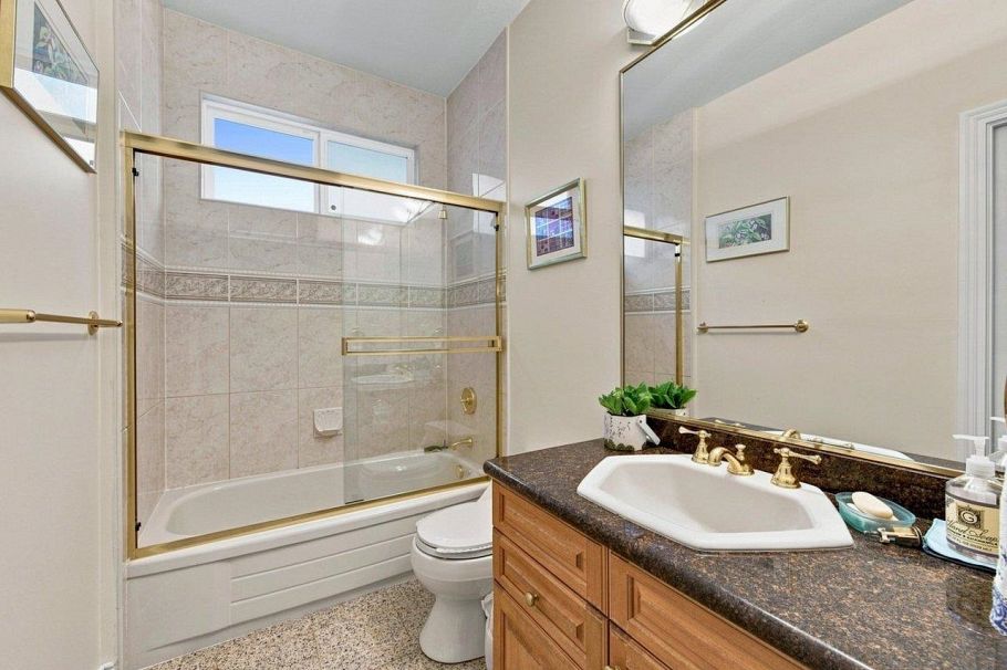 3262 W 12th Avenue Vancouver, BC - 18