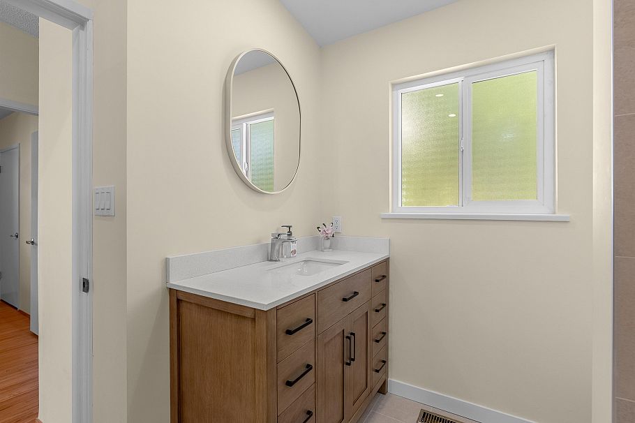 646 E Windsor Road North Vancouver, BC - 7